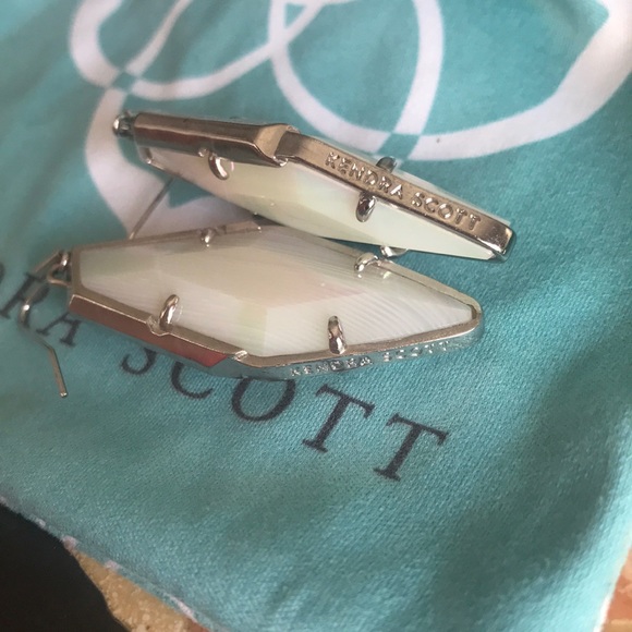 😍Kendra Scott Earrings 🥰 - Picture 3 of 6